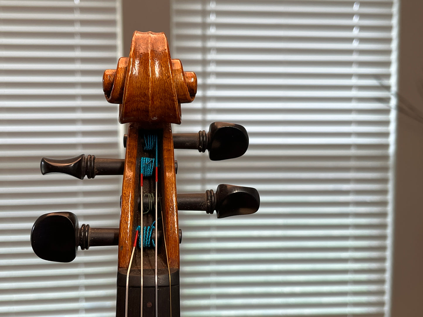 Bench / Scratch made No. 63 4/4 full size violin with sycamore wood back made by a single luthier - Ivan Bonev