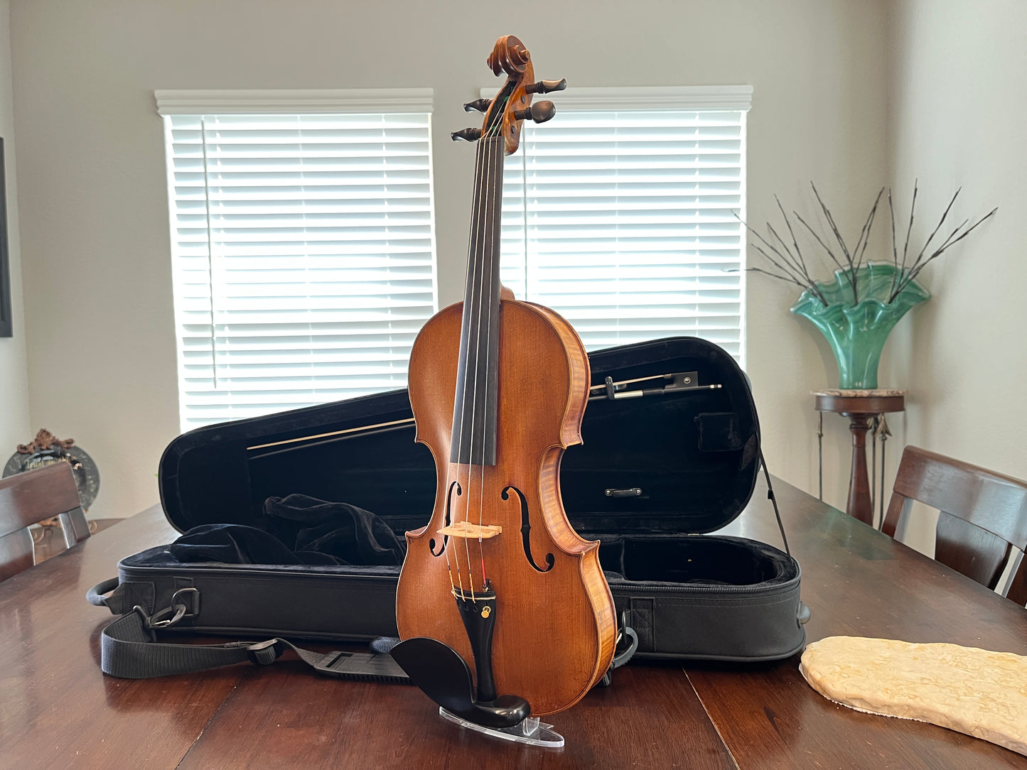 Flamed Single piece back - Professional (Advanced too) Vintage Czechoslovakian labeled violin. Full size 4/4