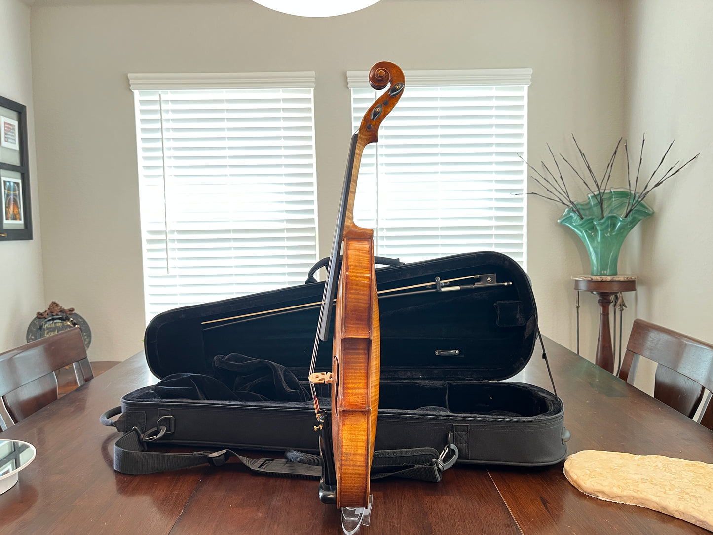 Flamed Single piece back - Professional (Advanced too) Vintage Czechoslovakian labeled violin. Full size 4/4