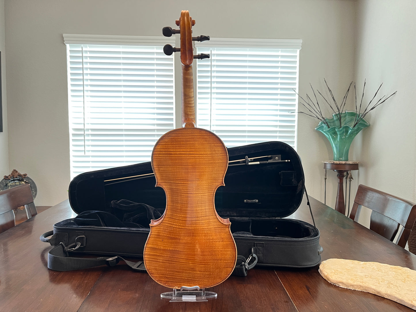 Flamed Single piece back - Professional (Advanced too) Vintage Czechoslovakian labeled violin. Full size 4/4