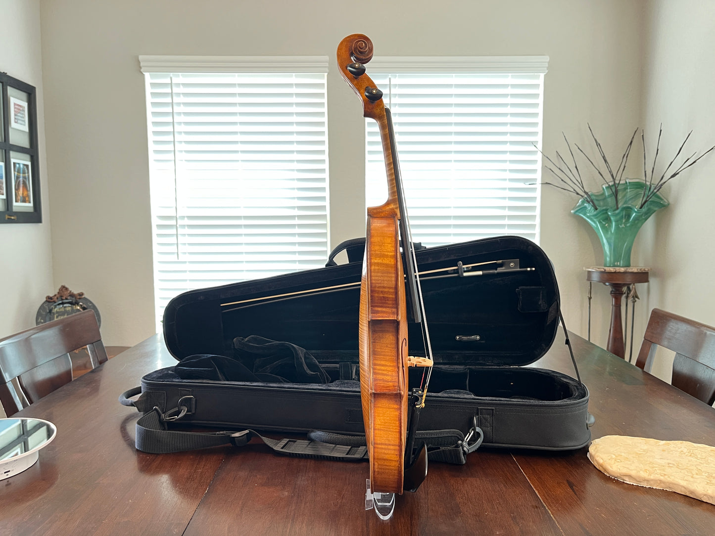Flamed Single piece back - Professional (Advanced too) Vintage Czechoslovakian labeled violin. Full size 4/4