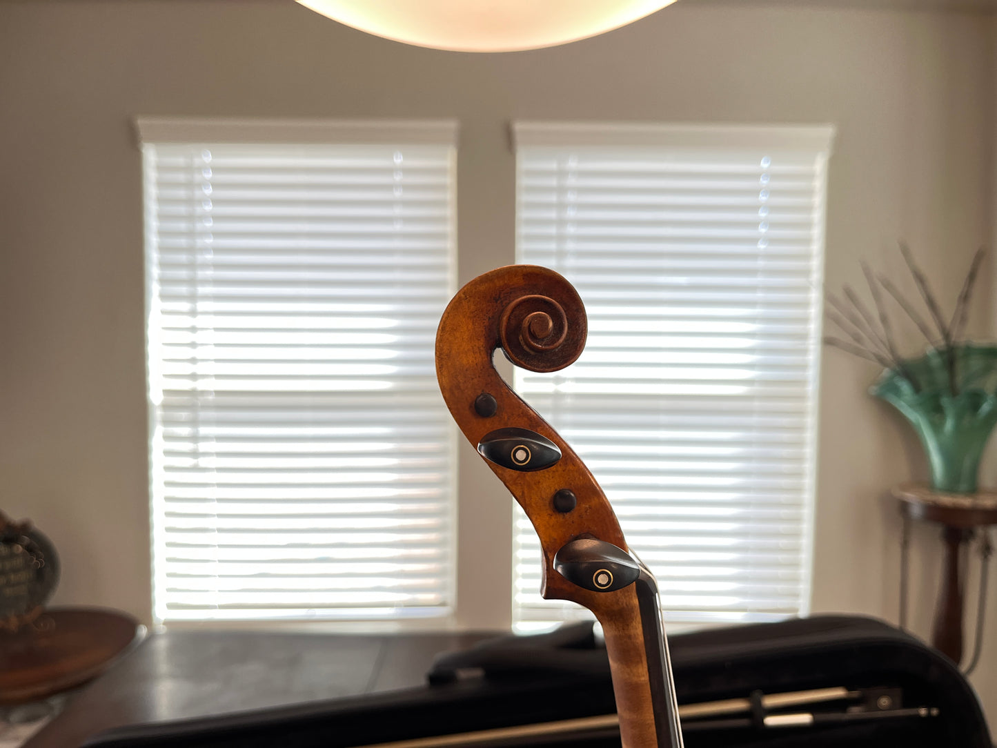 Flamed Single piece back - Professional (Advanced too) Vintage Czechoslovakian labeled violin. Full size 4/4