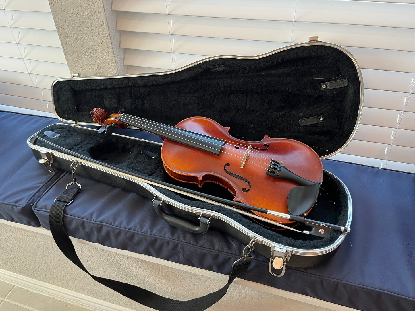 Knilling Bucharest 4KF Full size 4/4  Starter to intermediate Violin