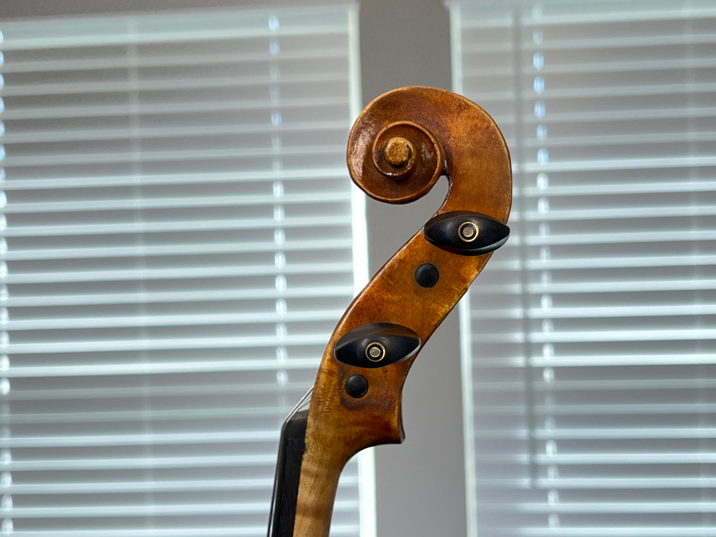 Flamed Single piece back - Advanced to Professional Vintage Czechoslovakian labeled violin - Full size 4/4