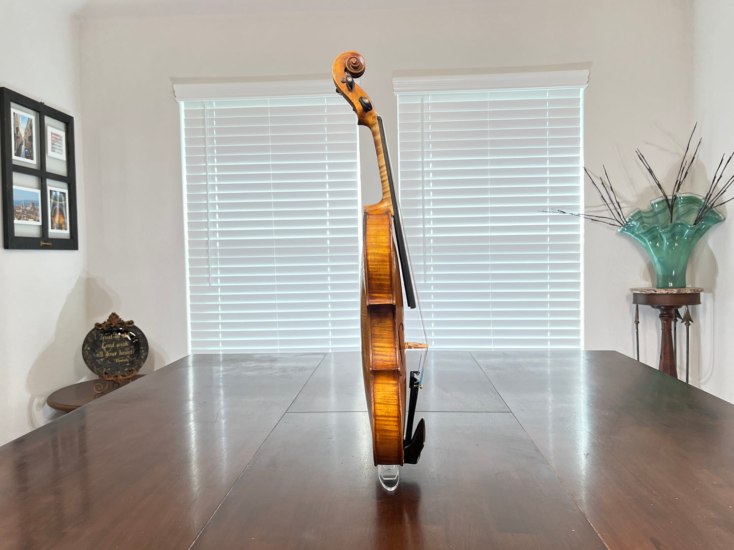 Flamed Single piece back - Advanced to Professional Vintage Czechoslovakian labeled violin - Full size 4/4