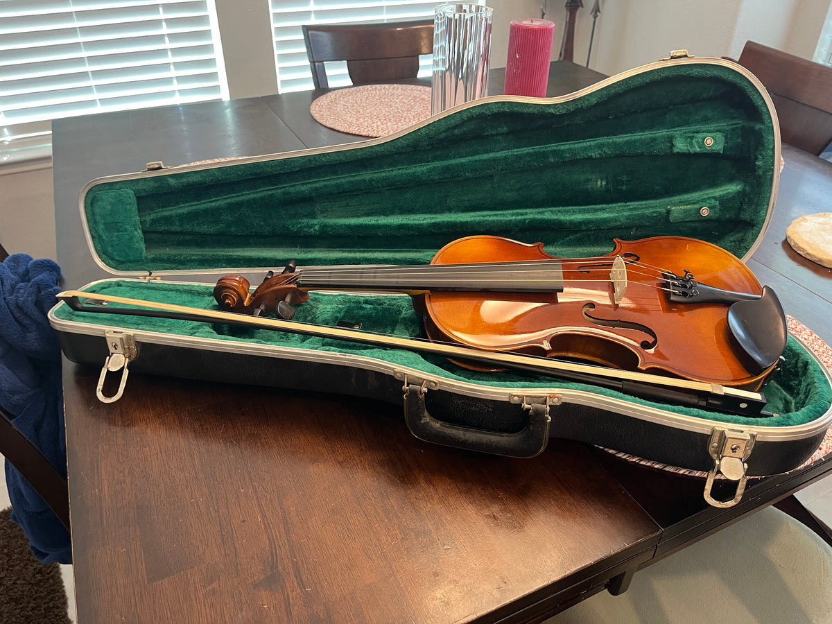 Josef Lorenz Luby (Schonbach) Student c.1980 Full size student violin with case and bow